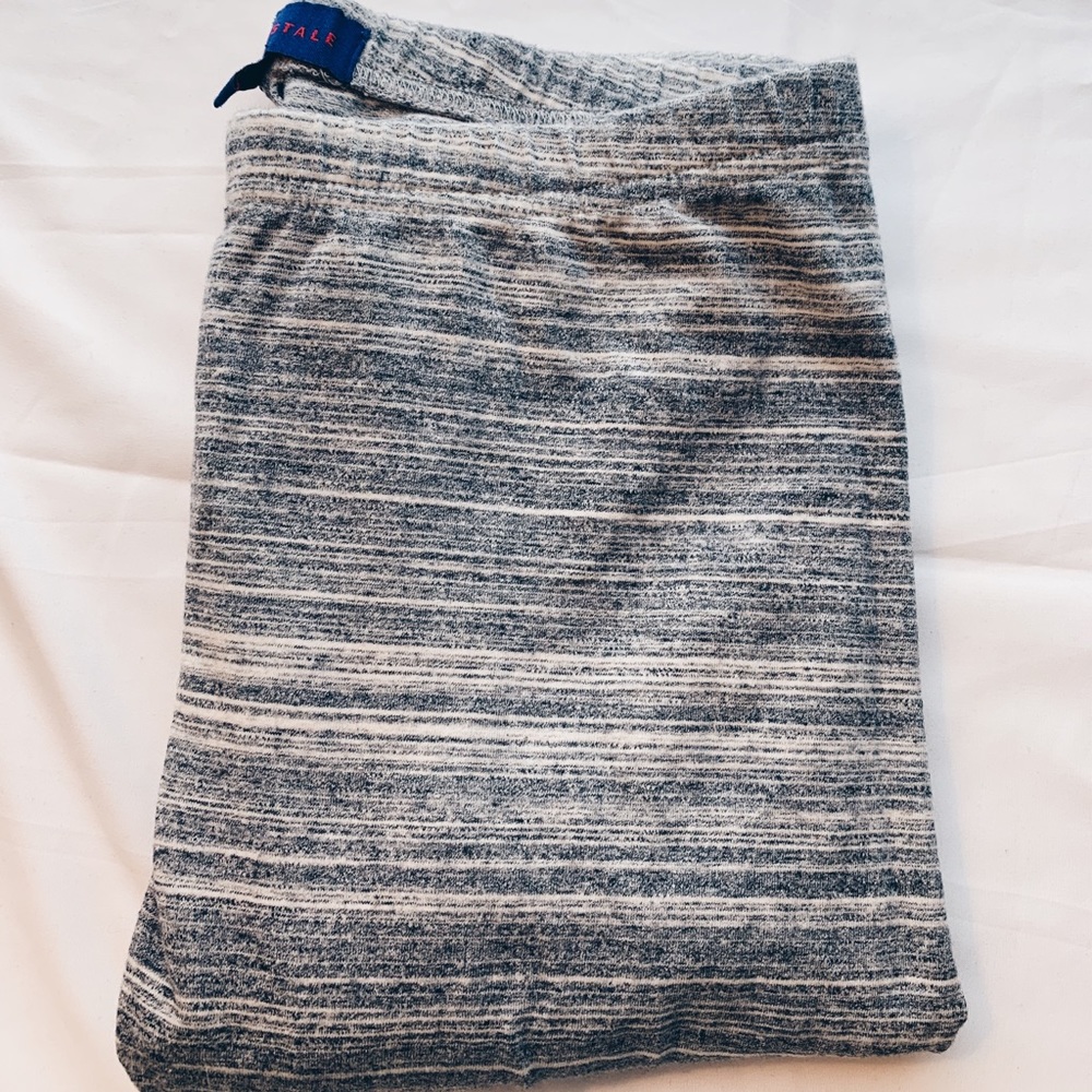 Grey stripped leggings